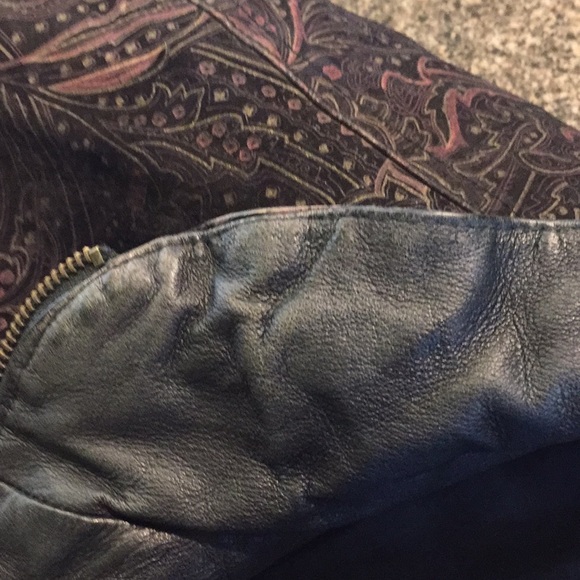 Laura Winston Black Leather Jacket Paisley Embossed Trim Medium - Picture 4 of 7